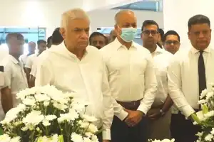முன்னாள் பொலிஸ்மா அதிபர் சி.டி. விக்ரமரத்னவுக்கு முன்னாள் ஜனாதிபதி ரணில் இறுதி அஞ்சலி
