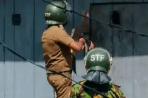 நீர்கொழும்பு சிறைச்சாலை மோதலில் துப்பாக்கிச் சூடு நடத்திய அதிகாரி பல்லேகல சிறைச்சாலைக்கு இடமாற்றம்