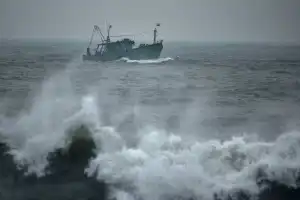 கொந்தளிக்கும் கடல் - கடற்றொழிலாளர்களுக்கு அவசர அறிவுறுத்தல்