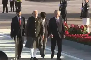 உஸ்பெகிஸ்தான் நாட்டை சென்றடைந்தார் பிரதமர் மோடி