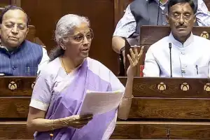 கொம்யூனிஸ்டுகள் கோழைகள்: நிர்மலா சீதாராமன் தெரிவிப்பு