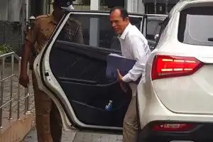 இலஞ்ச ஊழல் ஆணைக்குழுவின் பிடியில் ஹிஸ்புல்லாஹ்