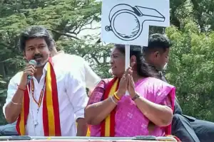 விஜய் வரும் வழியில் பிரசாரத்தில் ஈடுபட்ட நா.த.க வேட்பாளர், கட்சியினர் நேற்று கைது